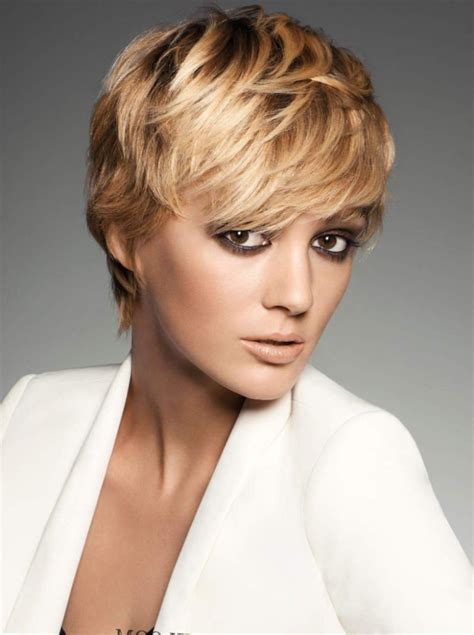 coiffure sur coupe courte|coupe femme.